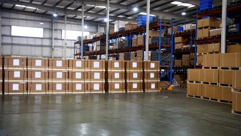 三向堆垛叉车提升9米门架选级：关键考量与选型逻辑